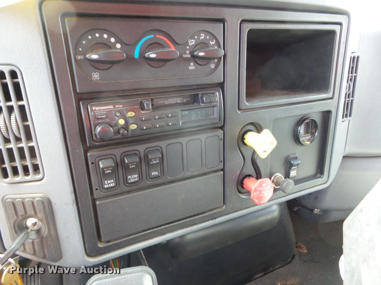 image for item J5084 2003 International 7500 dump truck