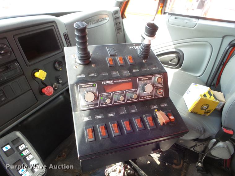 image for item J5084 2003 International 7500 dump truck