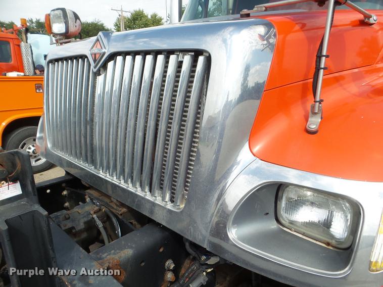 image for item J5084 2003 International 7500 dump truck