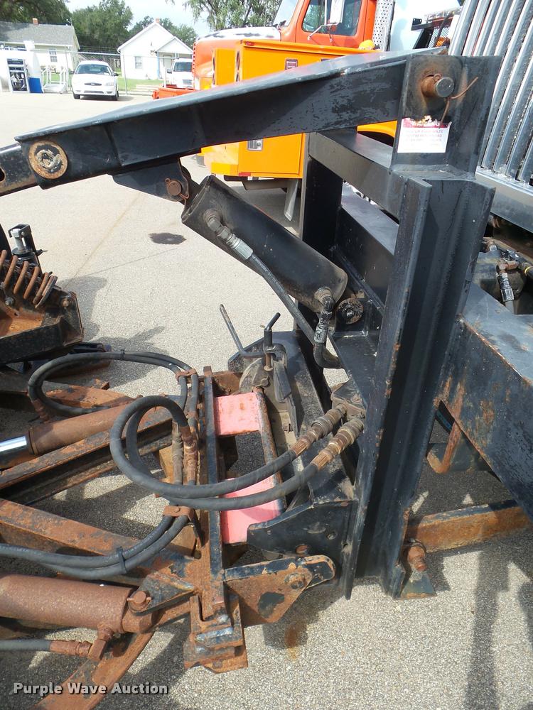 image for item J5084 2003 International 7500 dump truck