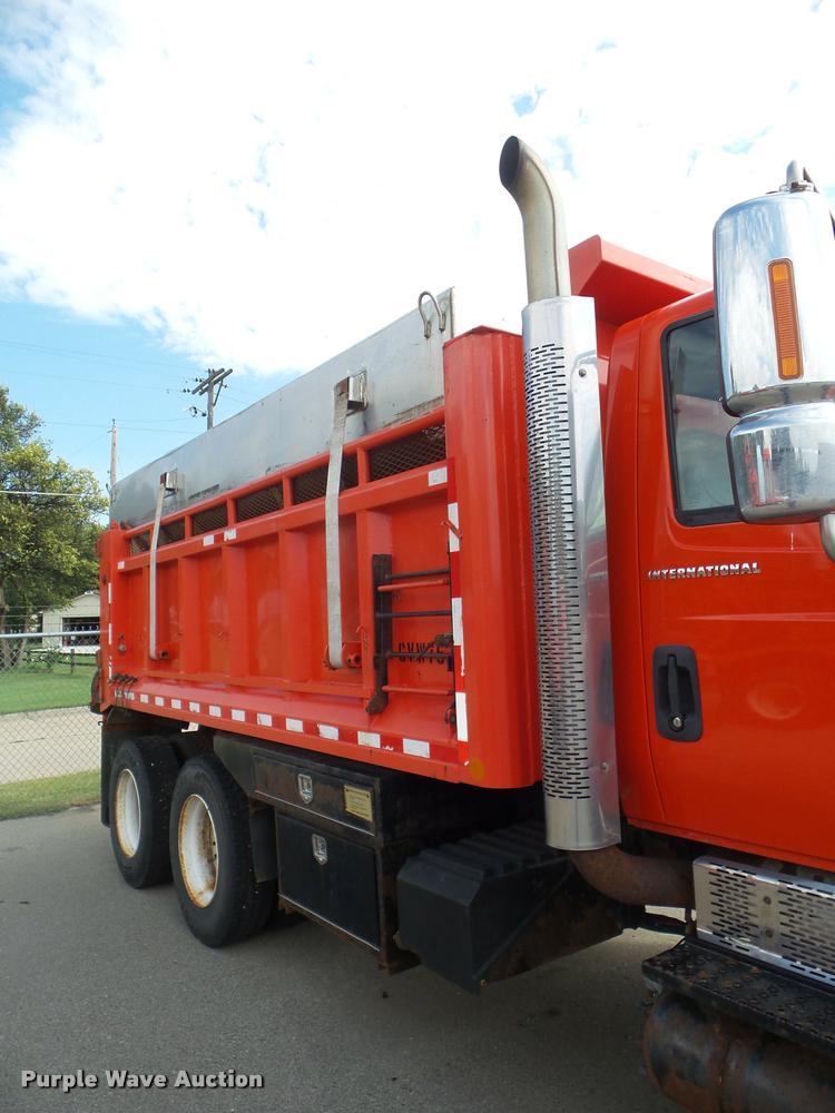 image for item J5084 2003 International 7500 dump truck