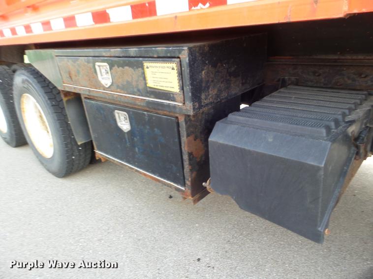 image for item J5084 2003 International 7500 dump truck