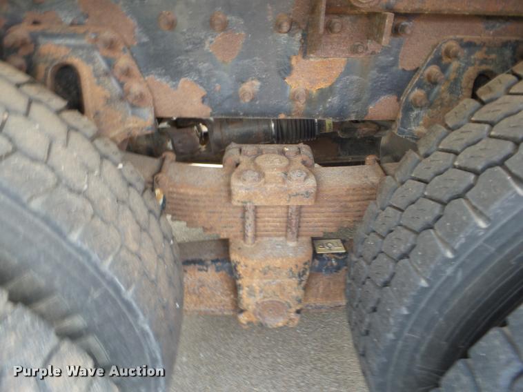 image for item J5084 2003 International 7500 dump truck