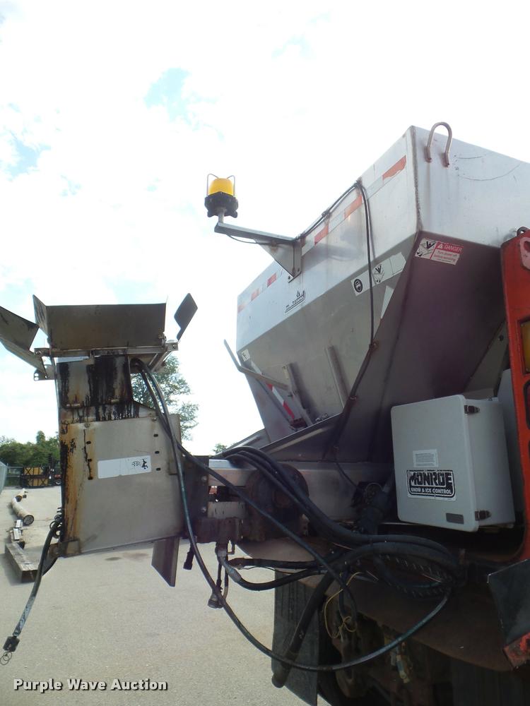 image for item J5084 2003 International 7500 dump truck