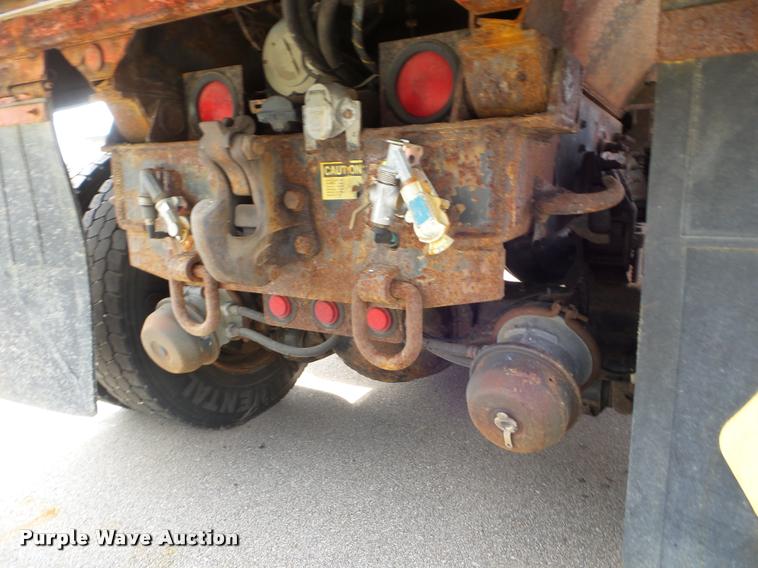 image for item J5084 2003 International 7500 dump truck