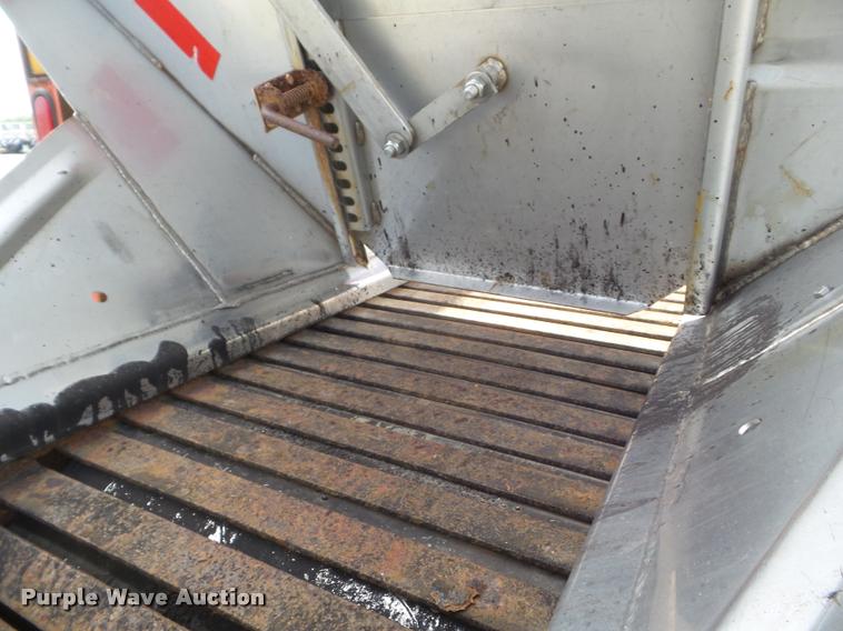 image for item J5084 2003 International 7500 dump truck