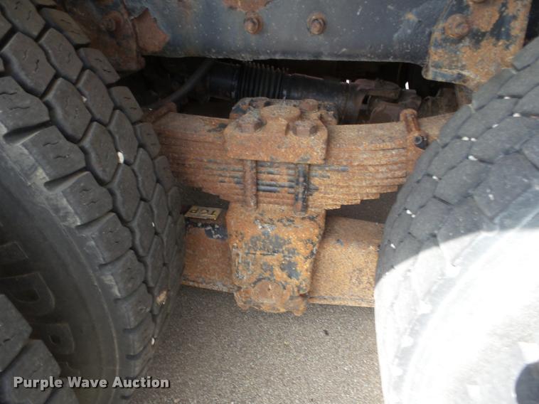 image for item J5084 2003 International 7500 dump truck