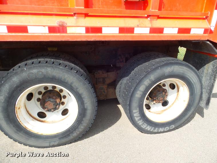 image for item J5084 2003 International 7500 dump truck