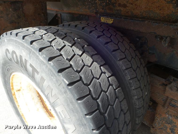 image for item J5084 2003 International 7500 dump truck