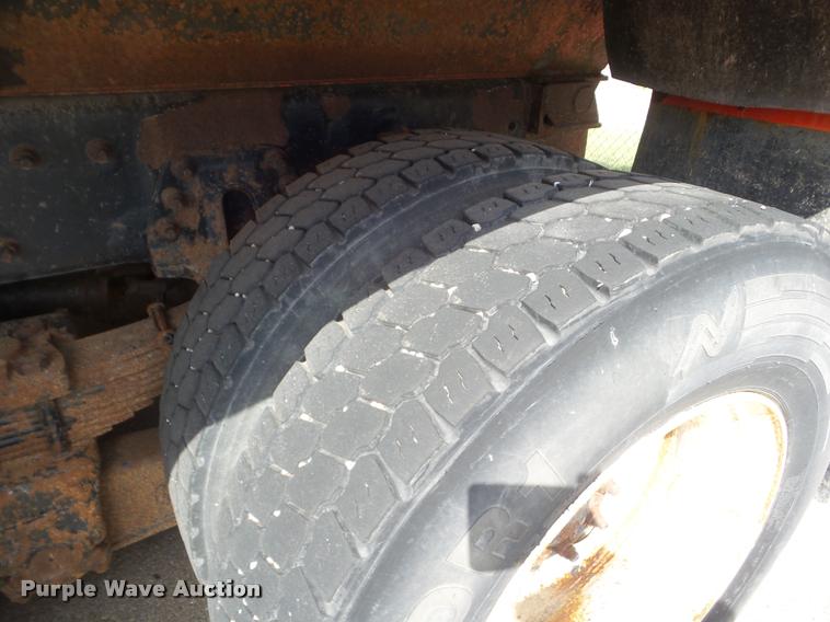 image for item J5084 2003 International 7500 dump truck