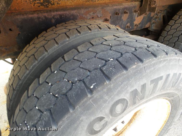 image for item J5084 2003 International 7500 dump truck