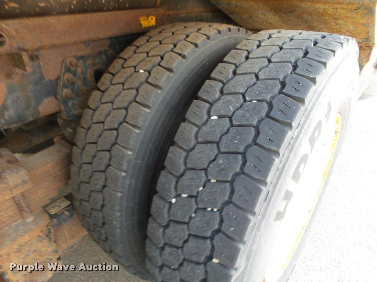 image for item J5084 2003 International 7500 dump truck