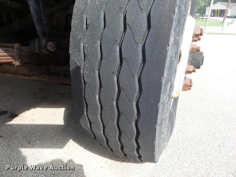 image for item J5084 2003 International 7500 dump truck