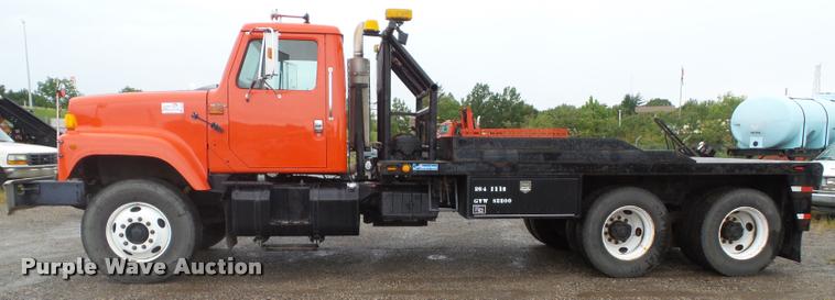 image for item K3678 2002 International F2574 flatbed truck