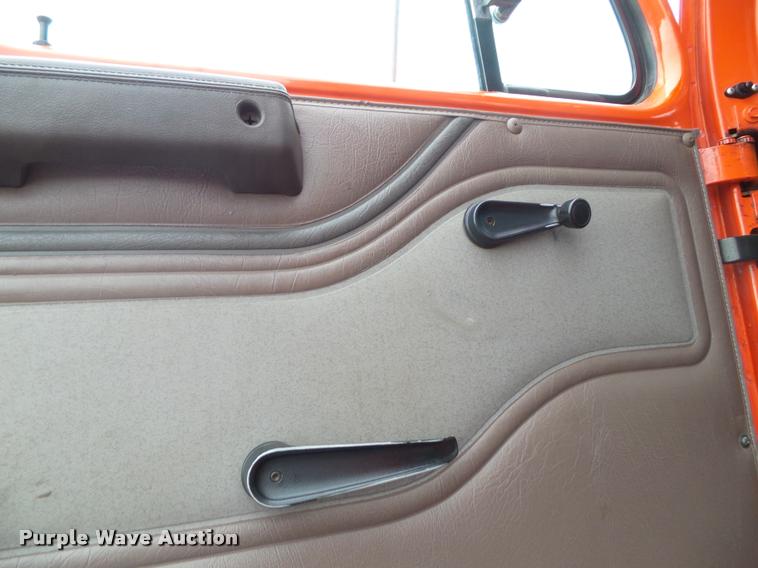 image for item K3678 2002 International F2574 flatbed truck