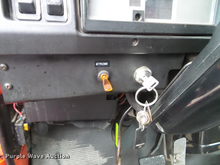 image for item K3678 2002 International F2574 flatbed truck