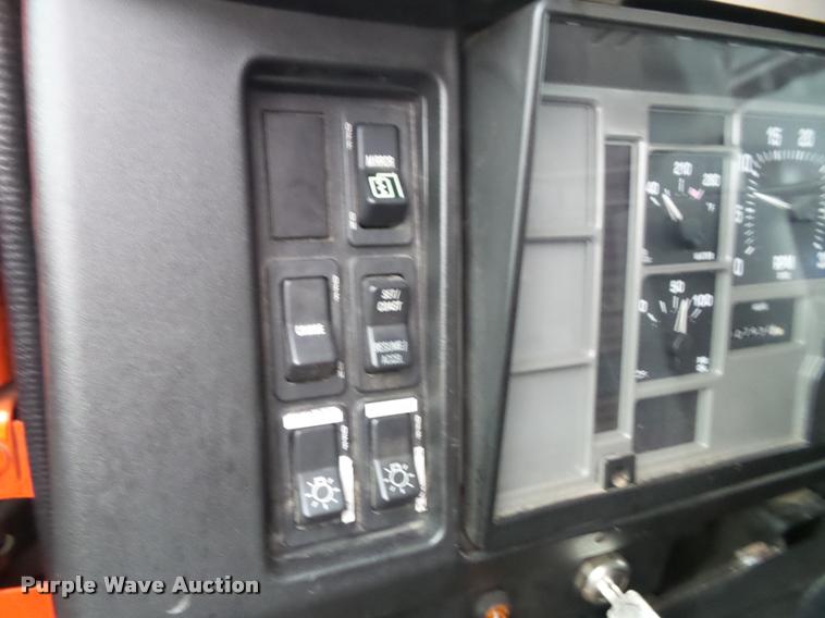 image for item K3678 2002 International F2574 flatbed truck