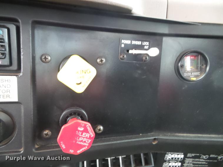 image for item K3678 2002 International F2574 flatbed truck