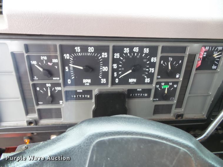 image for item K3678 2002 International F2574 flatbed truck