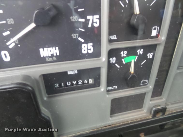 image for item K3678 2002 International F2574 flatbed truck