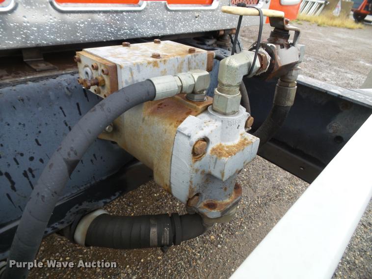 image for item K3678 2002 International F2574 flatbed truck