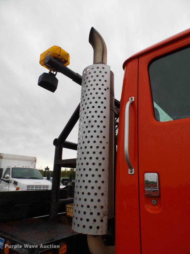 image for item K3678 2002 International F2574 flatbed truck