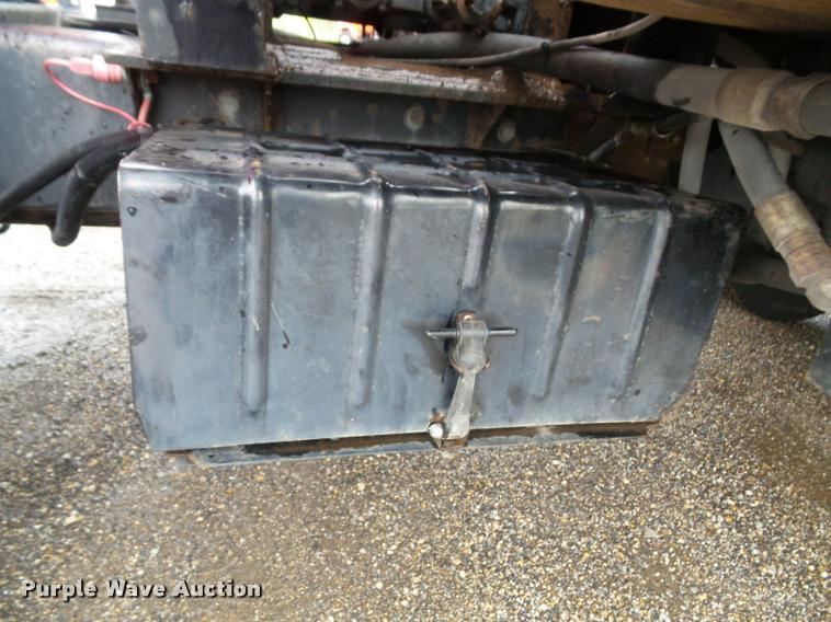 image for item K3678 2002 International F2574 flatbed truck