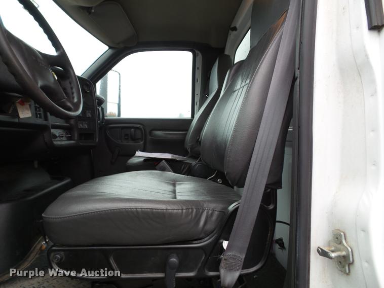 image for item K3680 2005 GMC C7500 box truck