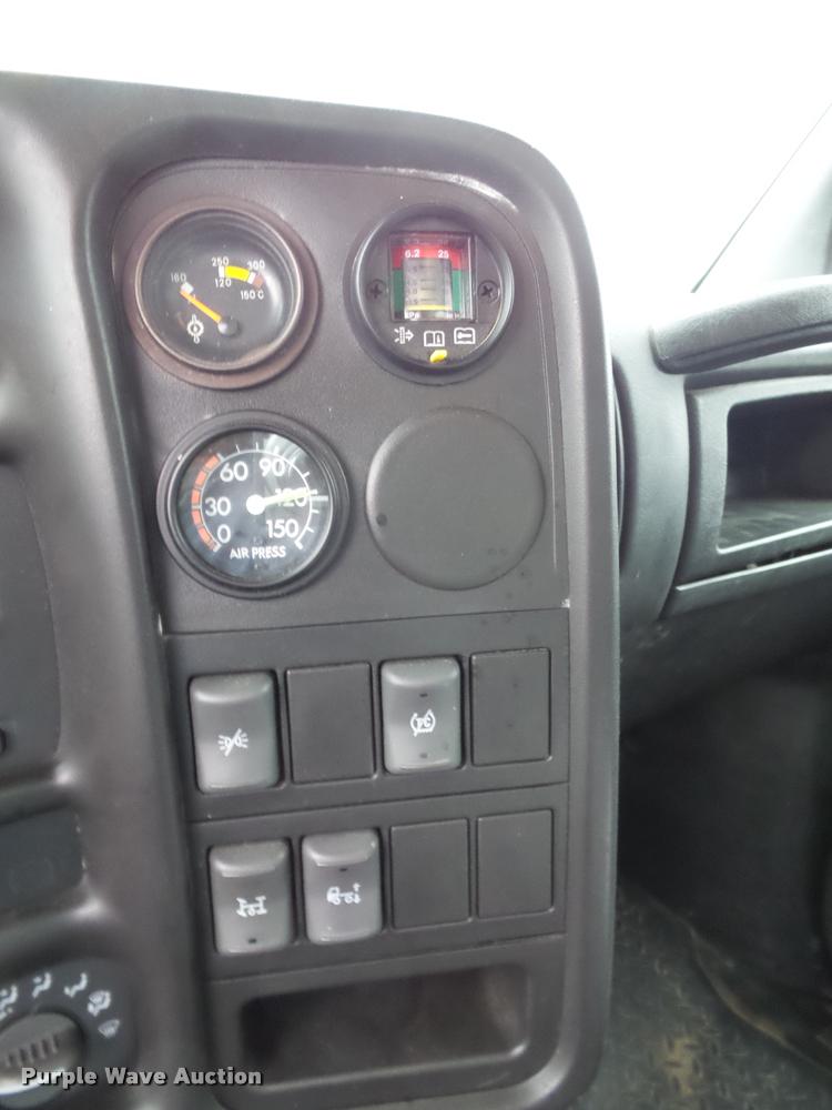 image for item K3680 2005 GMC C7500 box truck
