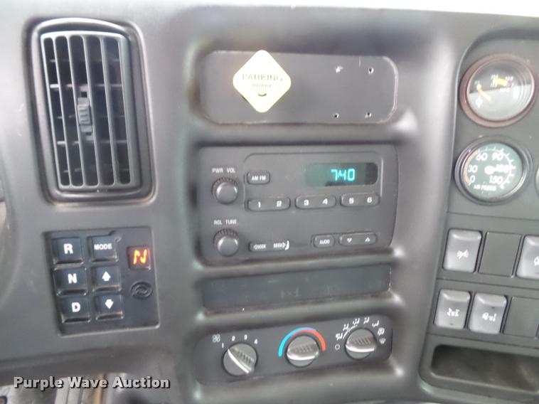 image for item K3680 2005 GMC C7500 box truck