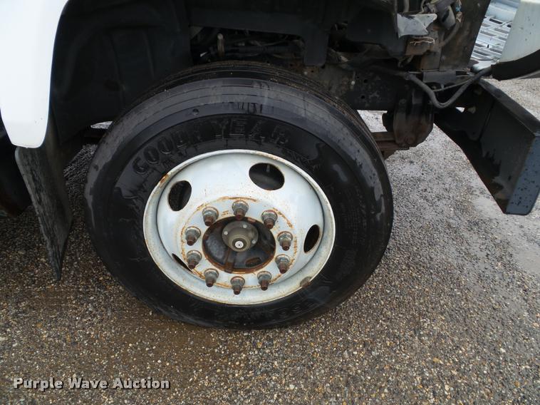 image for item K3680 2005 GMC C7500 box truck