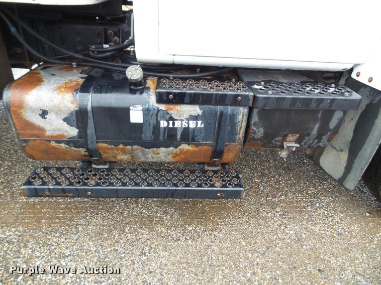 image for item K3680 2005 GMC C7500 box truck