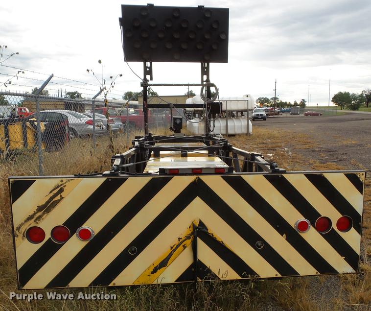 image for item K3689 2002 Enabs Safe-Stop crash attenuator