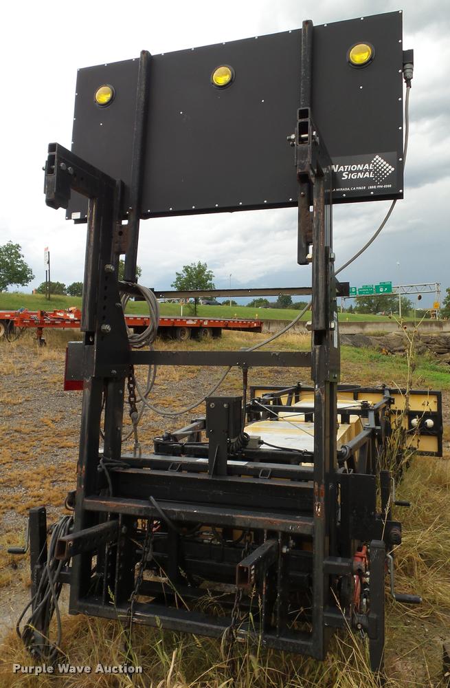 image for item K3689 2002 Enabs Safe-Stop crash attenuator