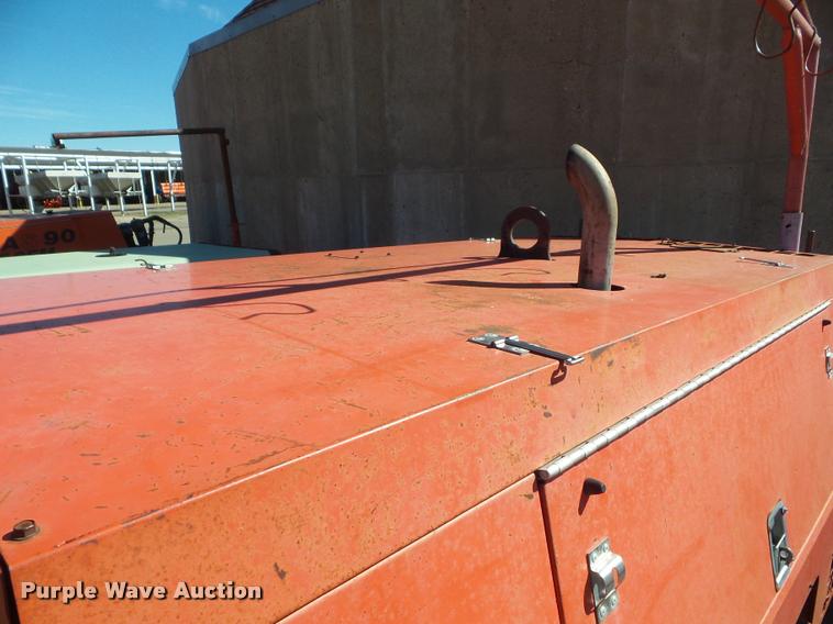 image for item L1624 2000 Sullivan D175Q6JD air compressor