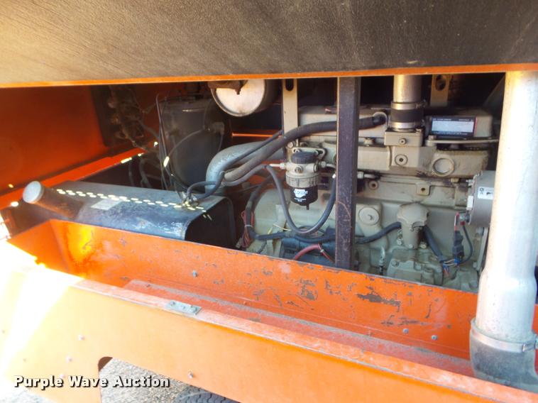 image for item L1627 2000 Sullivan D175Q6JD air compressor