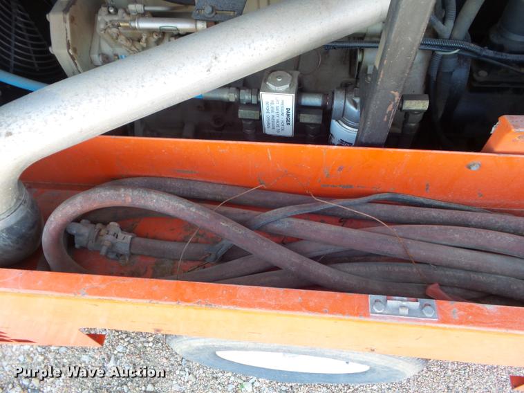 image for item L1627 2000 Sullivan D175Q6JD air compressor