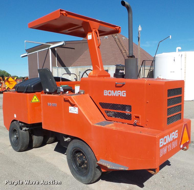 image for item L1631 1999 Bomag BW11RH pneumatic roller