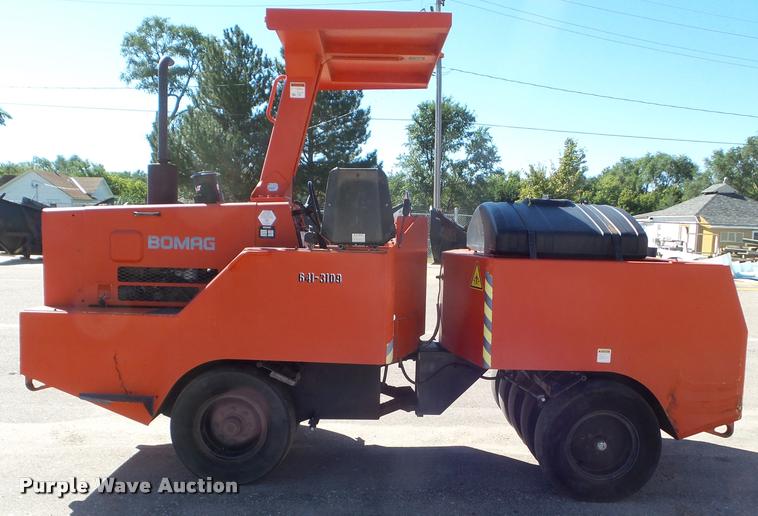 image for item L1631 1999 Bomag BW11RH pneumatic roller