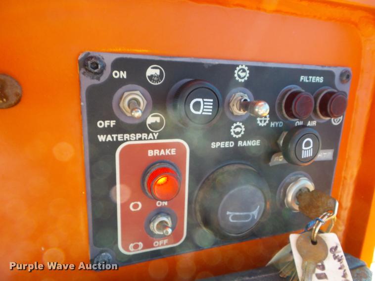 image for item L1631 1999 Bomag BW11RH pneumatic roller