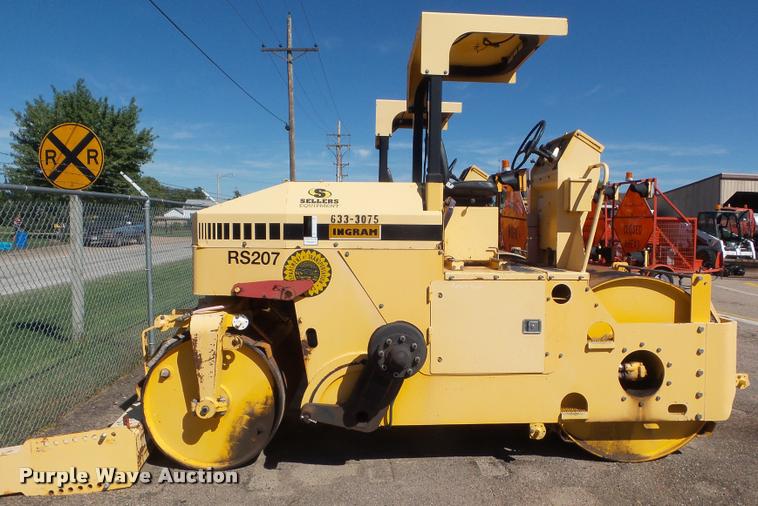 image for item L1634 2006 Ingram RS207 double drum roller