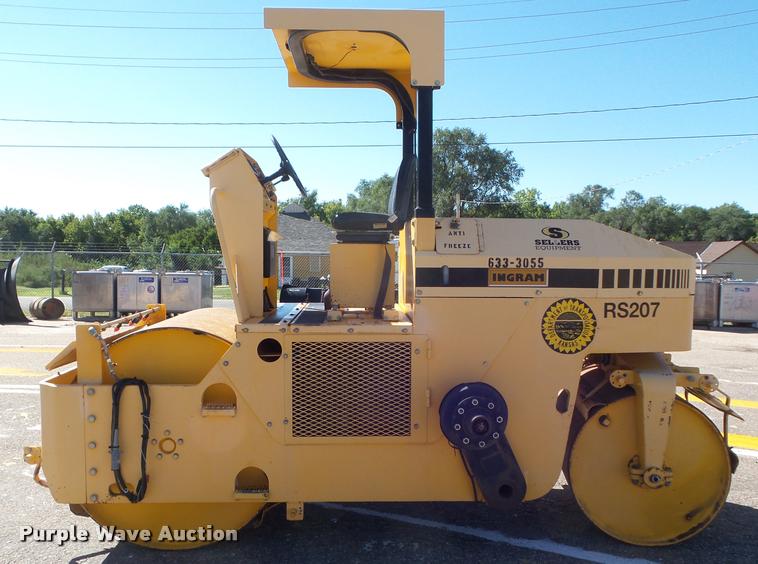 image for item L1635 2006 Ingram RS207 double drum roller