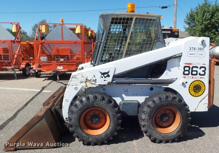 image for item L1636 2001 Bobcat 863 G skid steer