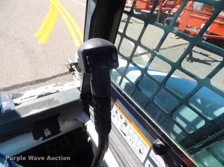 image for item L1636 2001 Bobcat 863 G skid steer