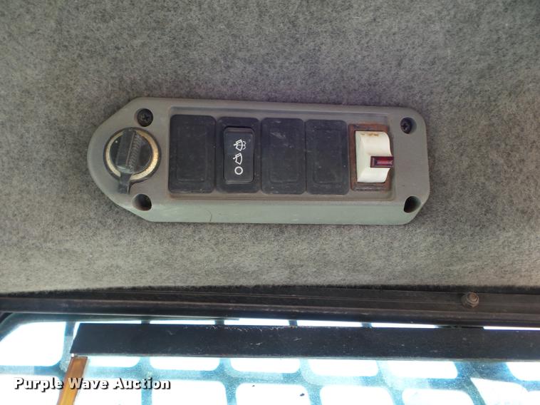 image for item L1636 2001 Bobcat 863 G skid steer