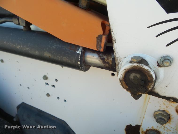 image for item L1636 2001 Bobcat 863 G skid steer