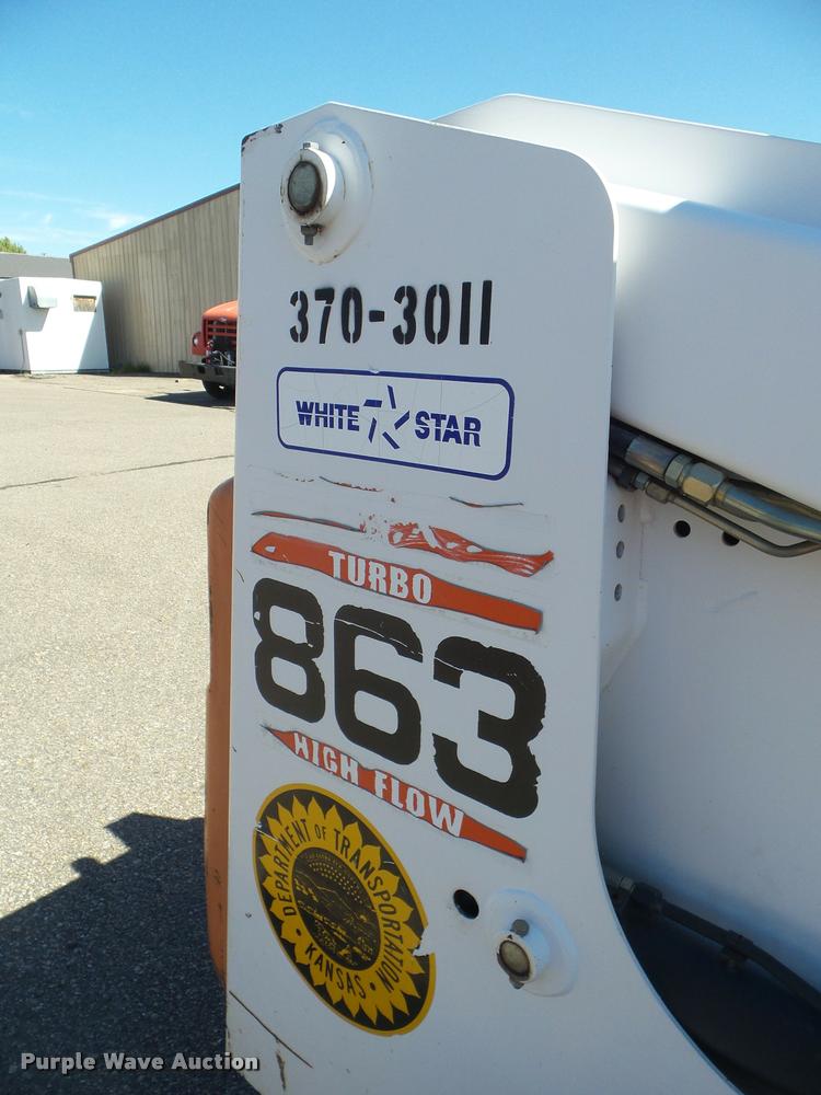 image for item L1636 2001 Bobcat 863 G skid steer