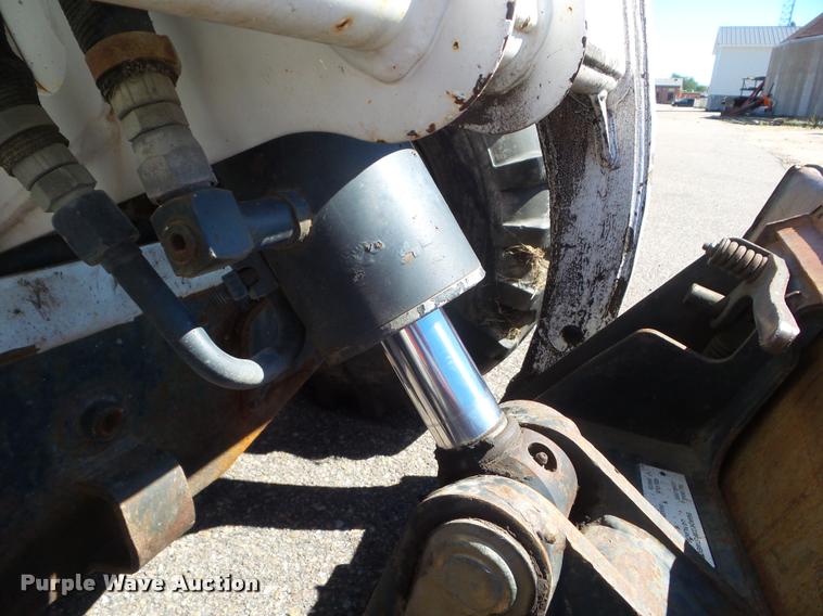 image for item L1636 2001 Bobcat 863 G skid steer