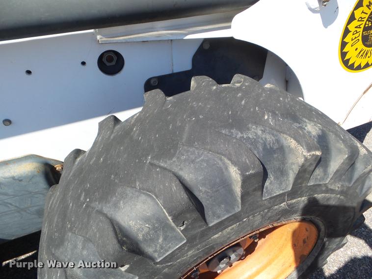 image for item L1636 2001 Bobcat 863 G skid steer