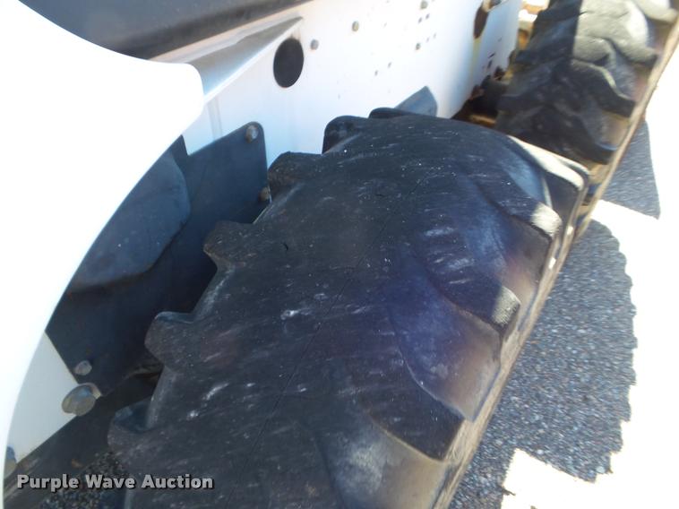 image for item L1636 2001 Bobcat 863 G skid steer